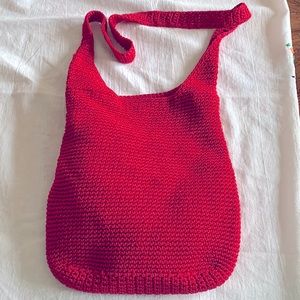 Crimson Knitted shoulder bag. Lined, snap closure Ex. cond.